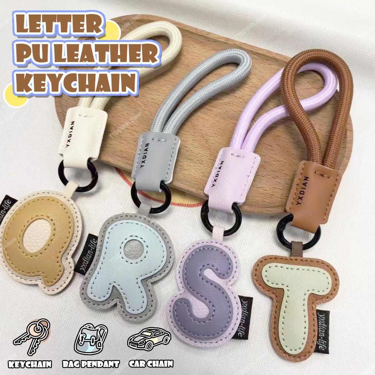Monogram Keychain Leather - Breloczek ze skóry PU z 26