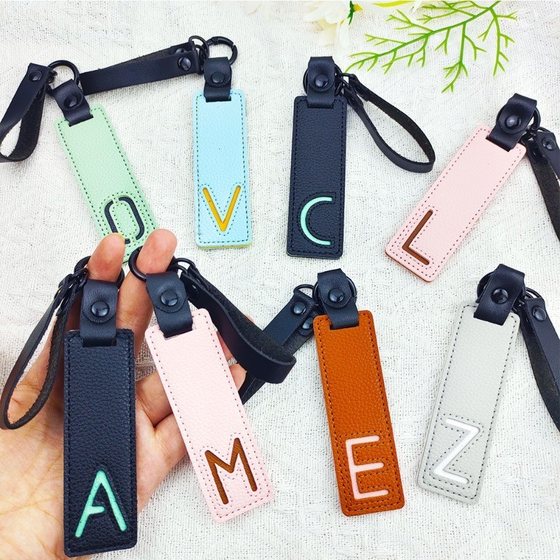 Monogram Keychain Leather - Klasyczny brelok do kluczy ze skóry