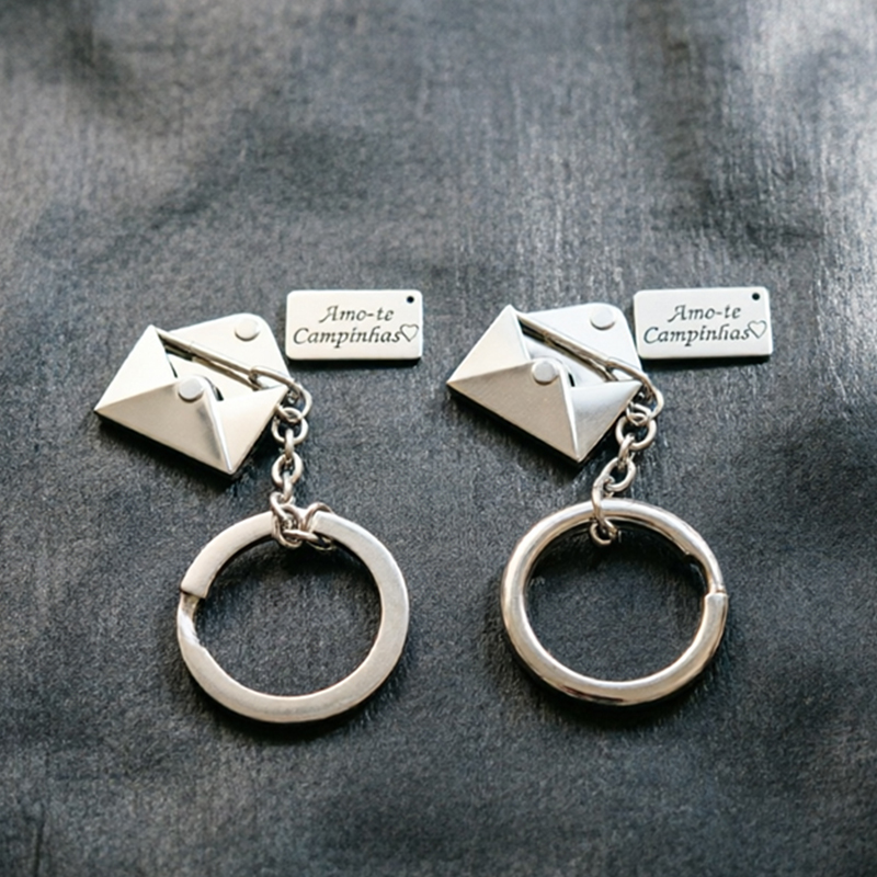 Initial Ring Custom - Otwierany brelok do kluczy z kopertą,