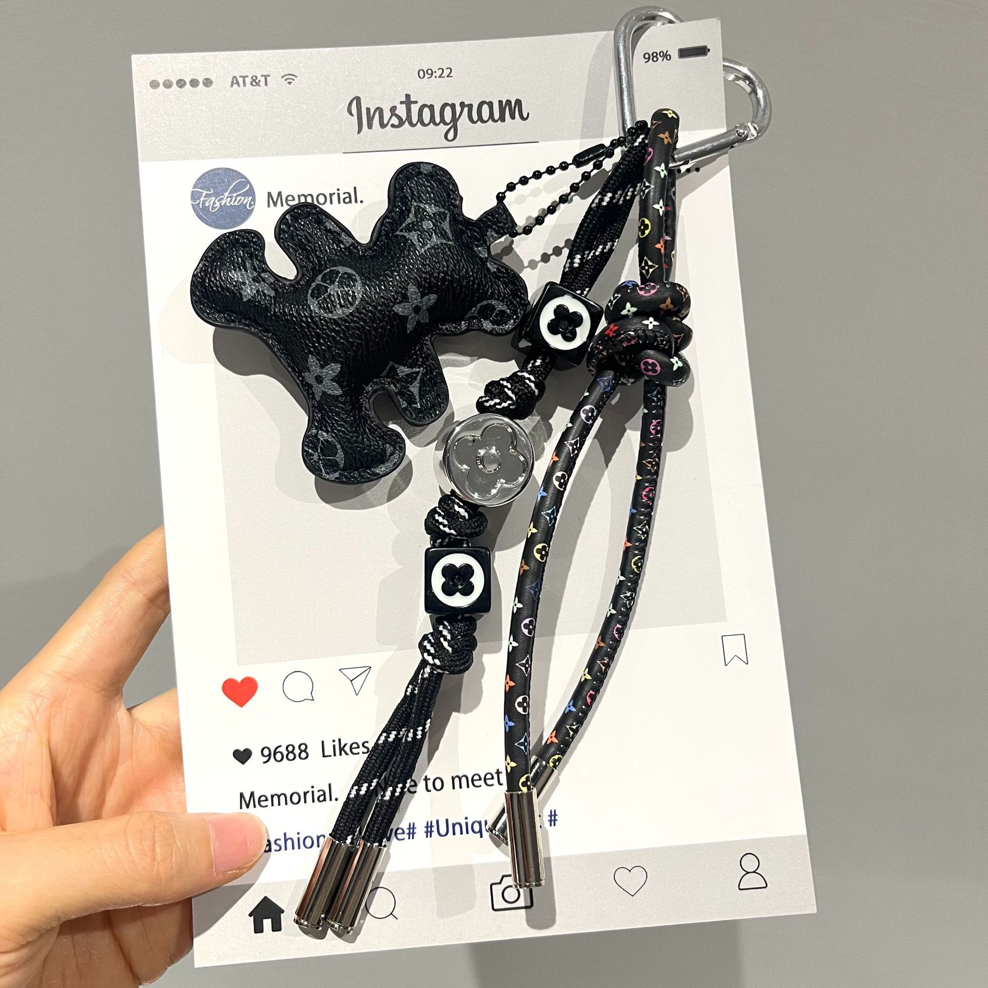 Mini zawieszka w kształcie mis – Monogram Keychain Leather recenzja i cena
