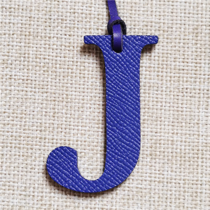 Brelok z inicjałem z alfabetu  – Monogram Keychain Leather recenzja i cena