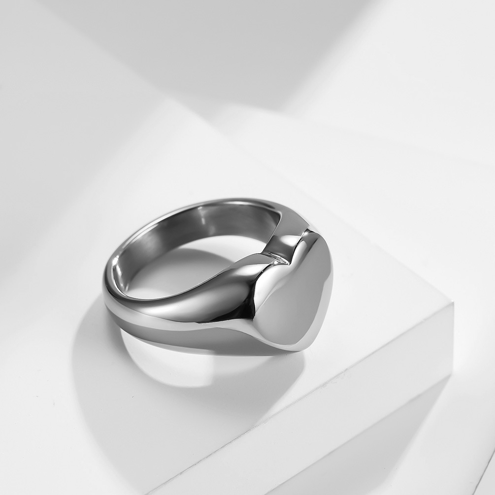 Spersonalizowany damski sygnet – Initial Ring Custom recenzja i cena